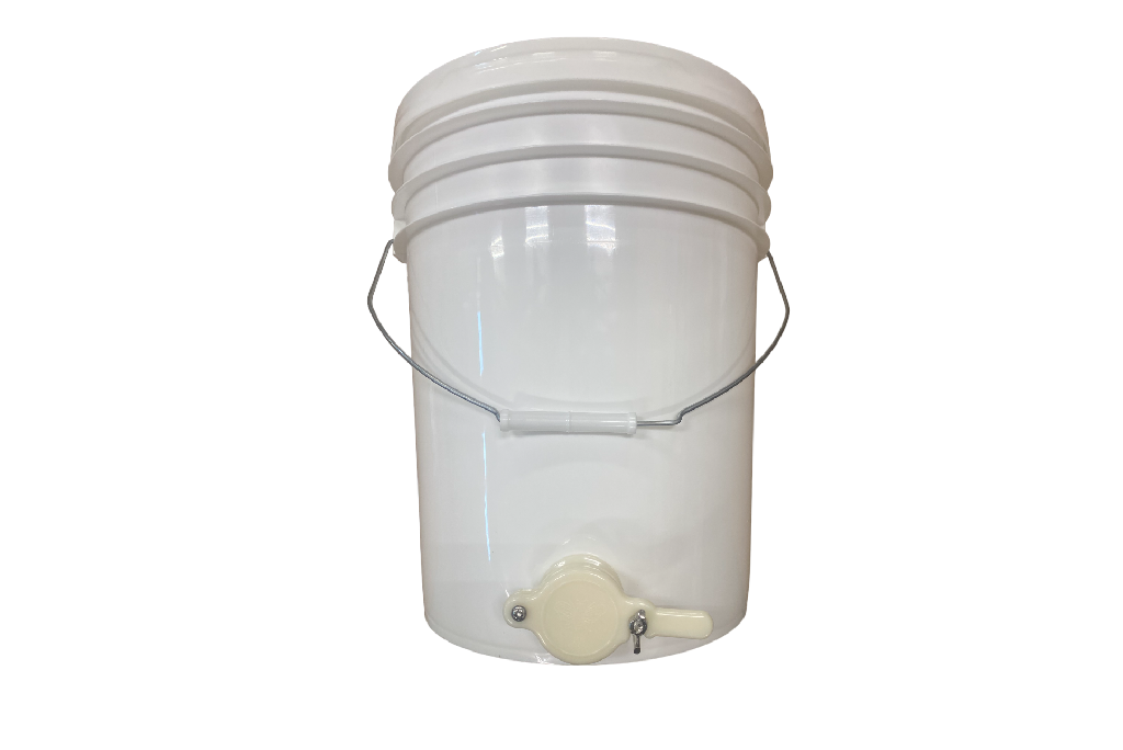 5 Gallon Plastic Bucket with Gate